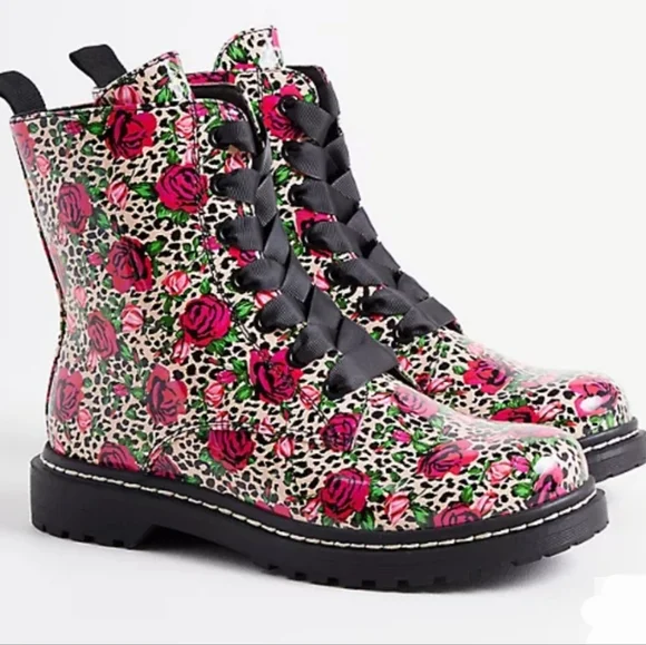 TORRID BETSEY JOHNSON Leopard Rose Combat Boot! - Picture 4 of 9